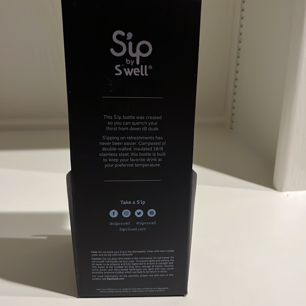 NWT Sip by Swell Water Bottle - Picture 2 of 3